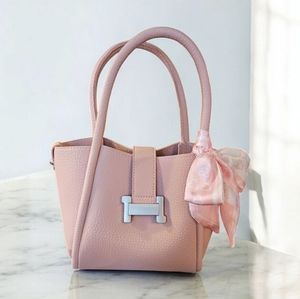 Blow Out SALE!! Elegant Pink Handbag